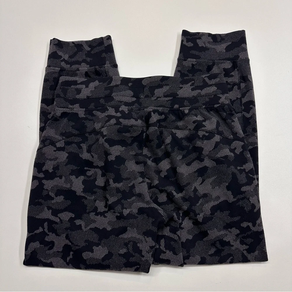 Lululemon Athletica Ready to Rulu Black Camouflage Sweatpant Capris Pants 6